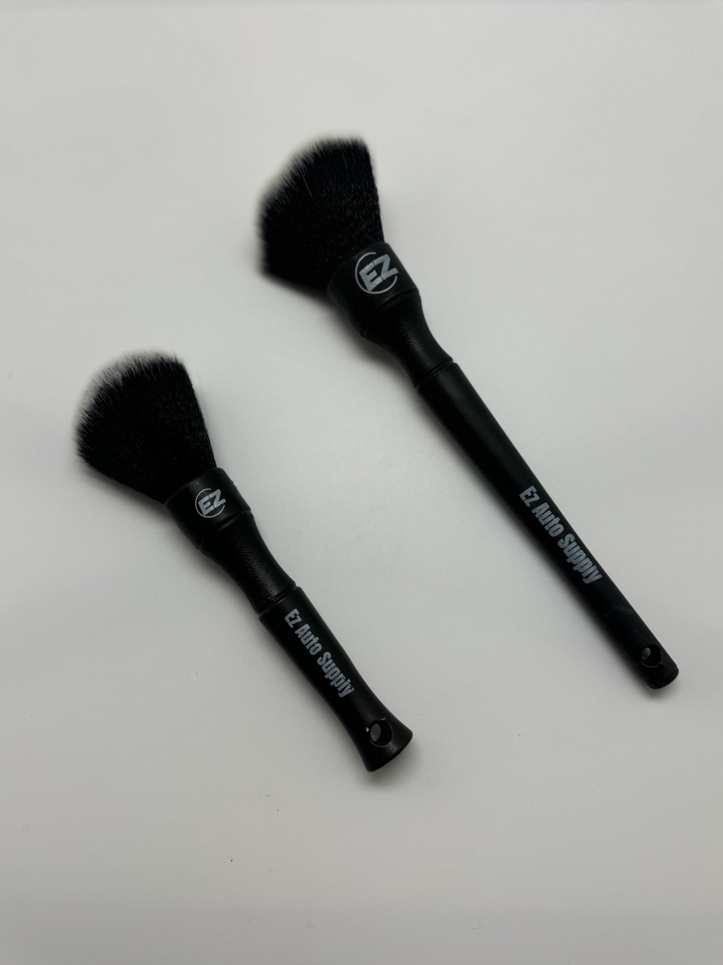 Set of 2 soft hair detailing brushes